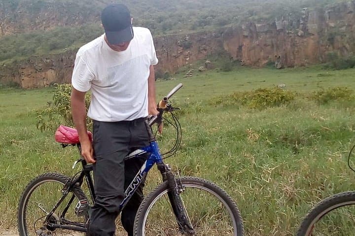 Hell's Gate Biking & Lake Naivasha Day Tour — Gorges, Geothermal Springs and Climbing photo 2