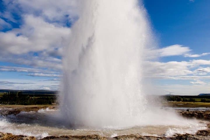 Golden Circle Iceland: Thingvellir, Geysir & Gullfoss Day Tour