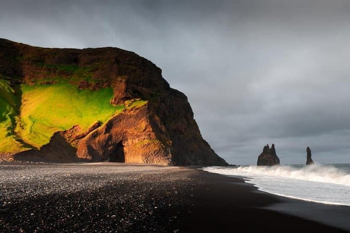 Jökulsarlón Glacier Lagoon Tour: Icebergs, Boats & South Coast Highlights photo 5