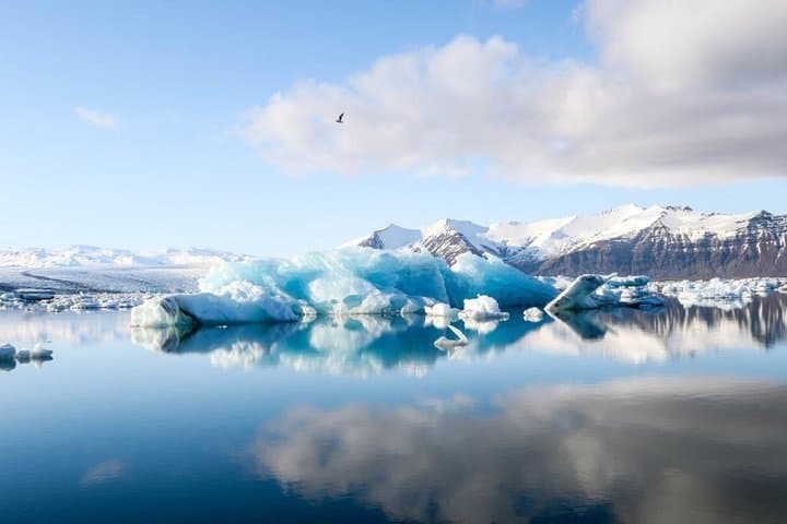Jökulsarlón Glacier Lagoon Tour: Icebergs, Boats & South Coast Highlights