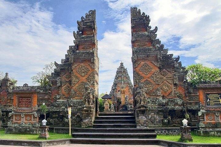 Private Ubud Day Tour — Monkey Forest, Tegalalang Rice Terraces & Tegenungan Waterfall photo 3