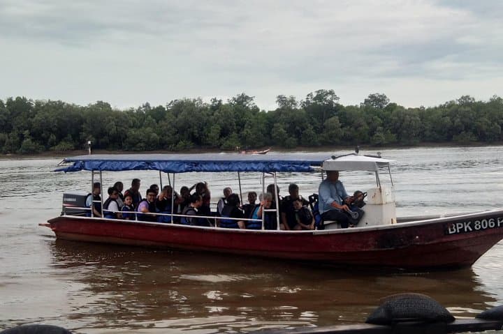 Kuala Selangor Fireflies, Eagle Feeding & Monkey Hill Private Tour photo 4