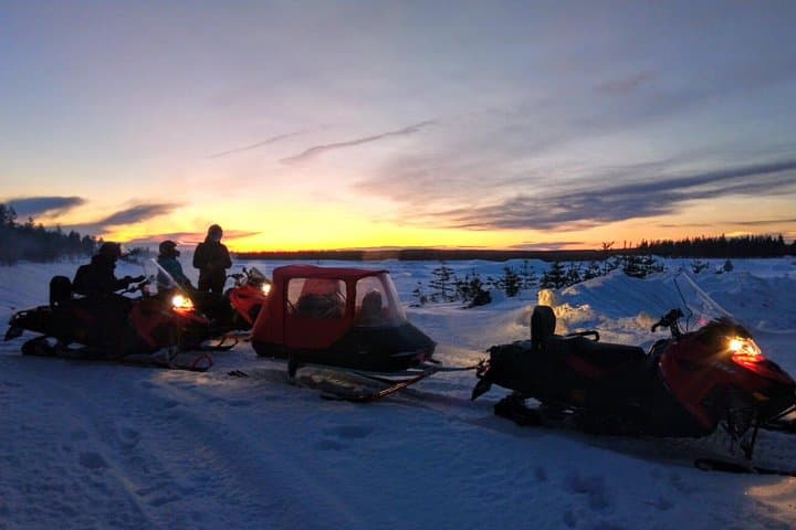 Rovaniemi Northern Lights Snowmobile Night: Private Aurora Hunt photo 5