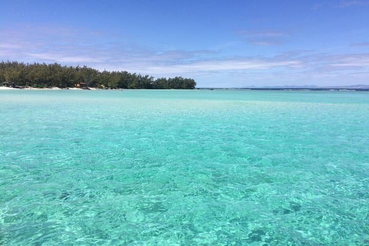Northern Mauritius Catamaran Cruise to Coin de Mire & Île Plate — Full-Day Guide photo 3