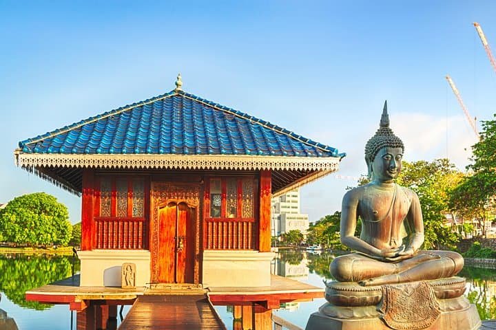 Half-Day Colombo Private City Tour: Seema Malaka, Dutch Hospital & Independence Square photo 2