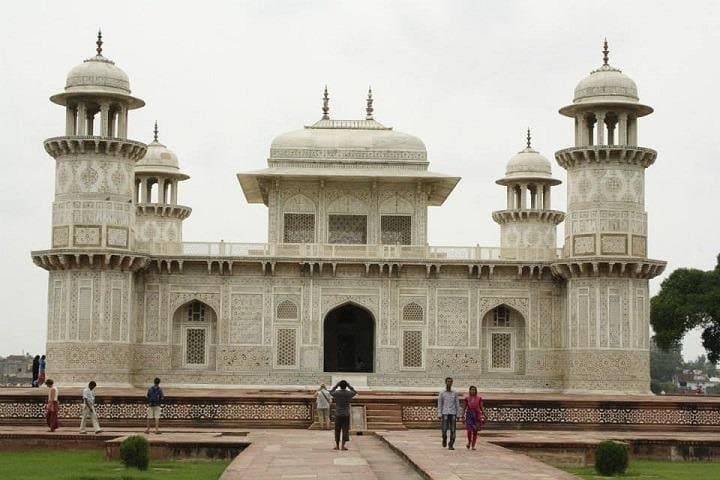 Delhi to Rishikesh: 6-Day Taj Mahal, Ganga Aarti & Himalayan-Edge Adventure photo 2