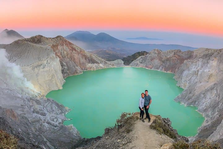 Ijen & Bromo 3-Day Trek from Ubud — Blue Fire, Sulfur Crater and Sunrise Over the Sea of Sand
