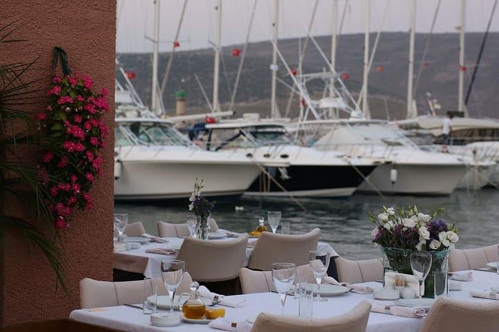 Cesme & Alaçatı Day Trip from Izmir — Beaches, Wind Sports & Ottoman Castles photo 4