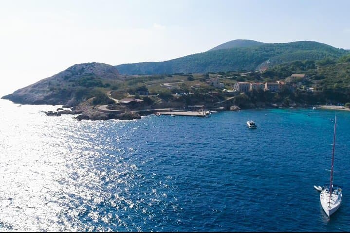Private VIP Blue Lagoon & 3-Island Boat Tour from Split photo 3