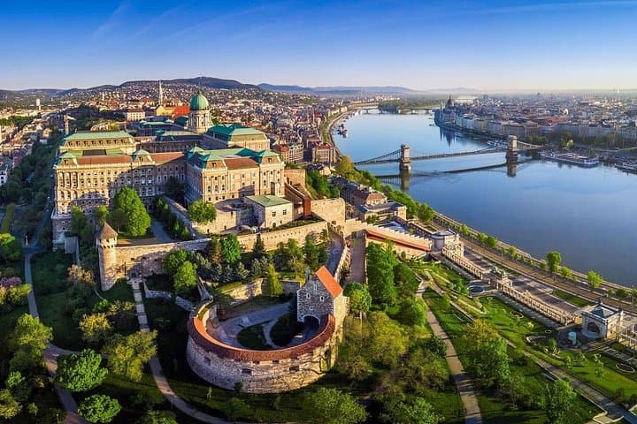 Budapest 3-Hour Guided Bus Tour and 1-Hour Danube Cruise — Land & River Highlights