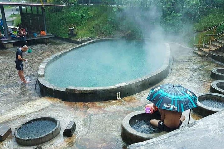 Explore Like a Local: Selayang Hot Spring & Kanching Waterfall Day Tour