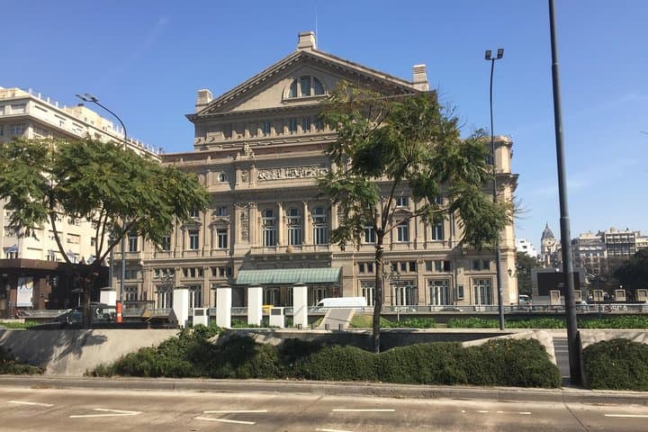 Buenos Aires Night Bike Tour — Palaces, Theaters & Hidden Architecture photo 3
