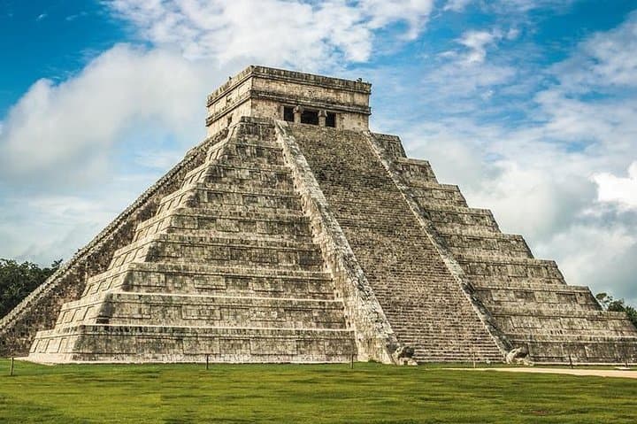 Day Trip to Chichén Itzá, Cenotes Ikkil & Hubiku and Valladolid from Cancun photo 3