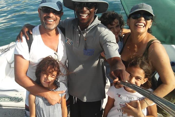 Private Rose Island Snorkel Charter — Turtles, Reefs & Sandy Beaches photo 4