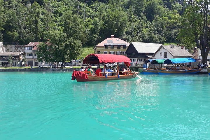 Private Day Tour: Ljubljana & Lake Bled from Zagreb