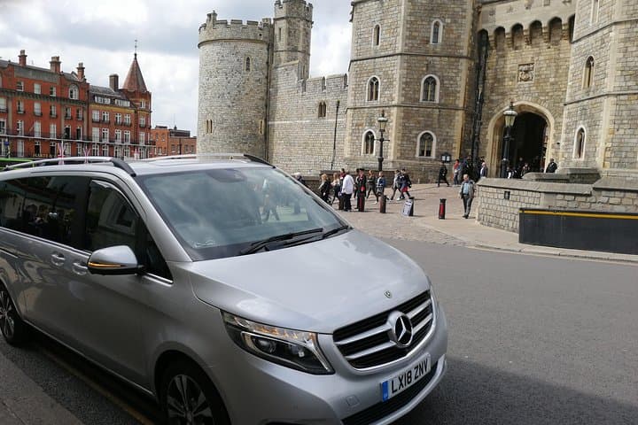 Luxury Private Chauffeur Day Trip: London to Windsor Castle Stopover photo 3