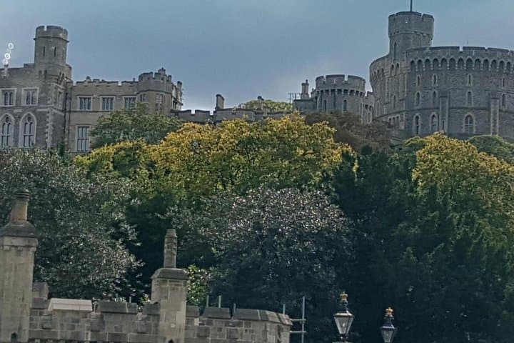 Luxury Private Chauffeur Day Trip: London to Windsor Castle Stopover