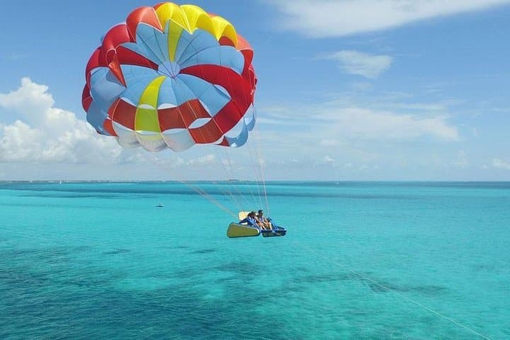 Soar Above Cancun: A Practical Guide to Parasailing Over Turquoise Waters photo 3