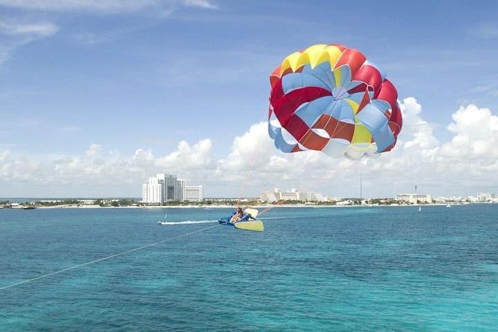 Soar Above Cancun: A Practical Guide to Parasailing Over Turquoise Waters photo 4