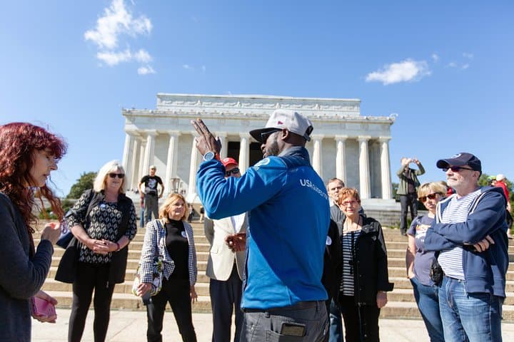 Washington DC Cherry Blossom Bus Tour and Tidal Basin Guided Walk photo 4