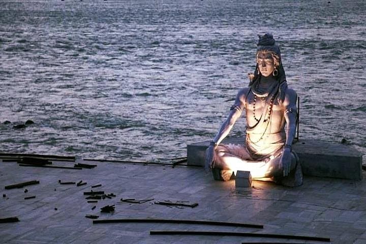 Rishikesh Adventure: 2‑Night, 3‑Day Ganges Rafting, Ashrams & Trekking Tour from Delhi