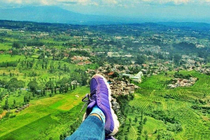 Bogor Highland Waterfall Day Tour: Cinangka Falls, Tea Estates & Wayang Golek photo 2