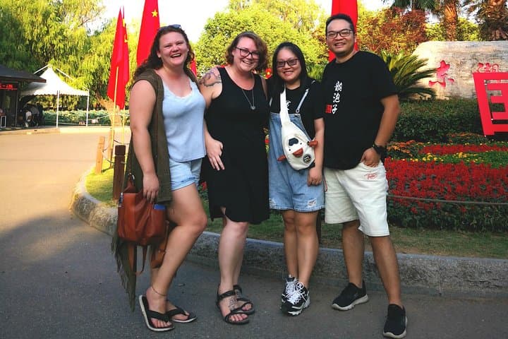 Private Wuhan Day Tour: Yellow Crane Tower, East Lake & Local Eats