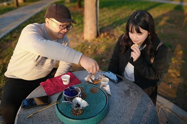Private Wuhan Day Tour: Yellow Crane Tower, East Lake & Local Eats photo 3