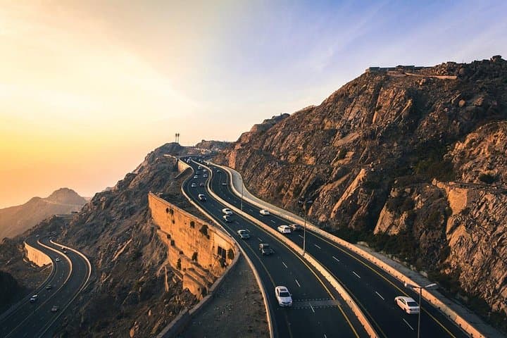 Taif City Tour: Explore Shubra Palace, Old Souq & Mountain Roads photo 4