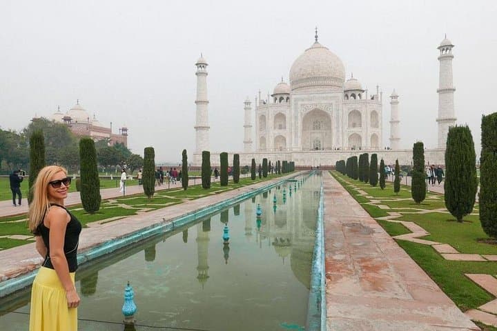 Delhi to Agra Private Transfer via Yamuna Expressway — Comfortable AC Sedan Ride