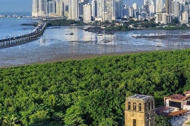 Casco Viejo Walking Tour with Lunch — Panama City Historic Old Town Experience photo 2