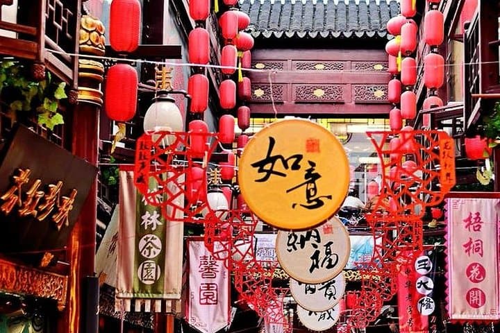 Private Shanghai City Day Tour: Highlights, Markets & Custom Shopping Experience