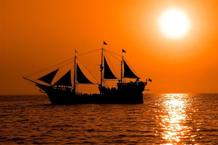 Premium Night Pirate Ship: Adults-Only Pirate Dinner & Fireworks Cruise in Puerto Vallarta photo 2