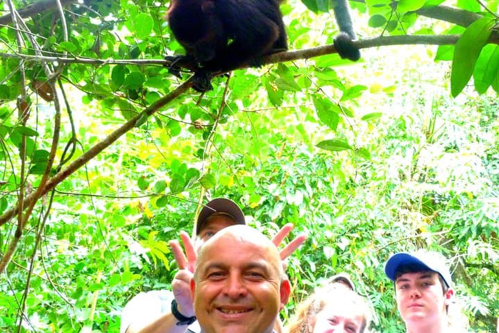 Altun Ha & Howler Monkey Adventure: Private Day Trip from Belize City