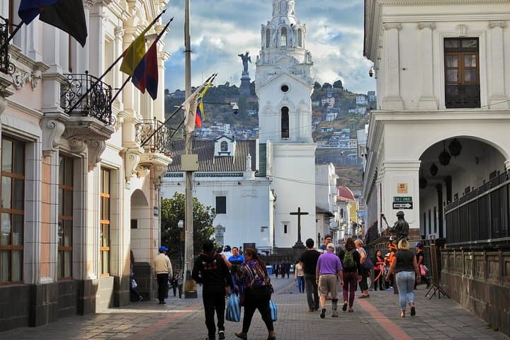 Quito Teleférico and Mitad del Mundo: Private Full-Day City Tour