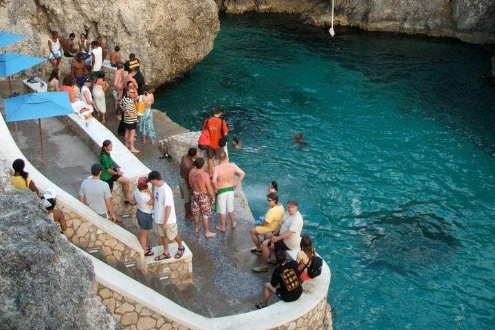 Experience Seven Mile Beach and Rick's Cafe in Negril