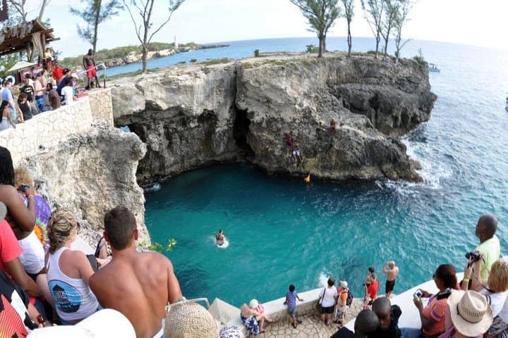 Experience Seven Mile Beach and Rick's Cafe in Negril photo 2