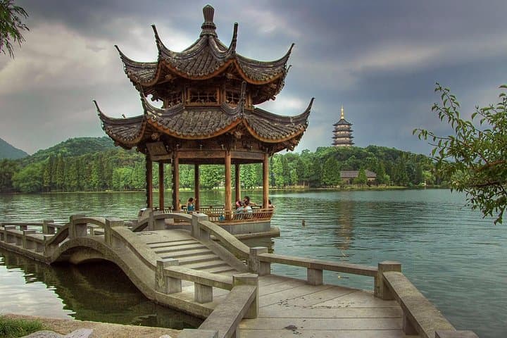 West Lake to Tea Fields: Private 1-Day Hangzhou Tour photo 2