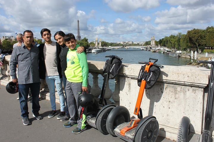 Glide Through Paris: 2-Hour Segway Tour to Eiffel, Invalides, and Concorde