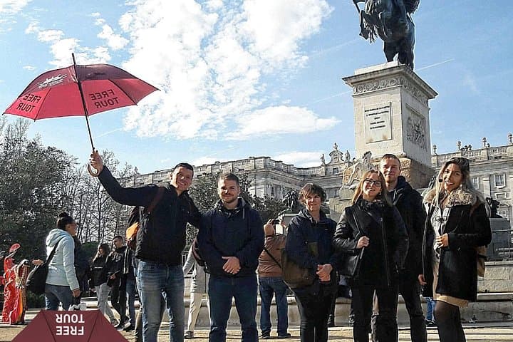 Walking Tour of Madrid Moderno: Gran Vía, Cibeles & El Retiro in 2 Hours photo 2
