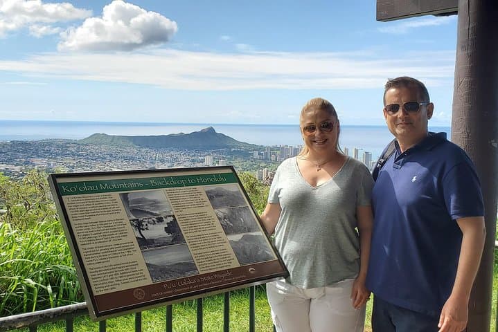Waikiki Custom Oahu Circle-Island Tour — Diamond Head to North Shore photo 1