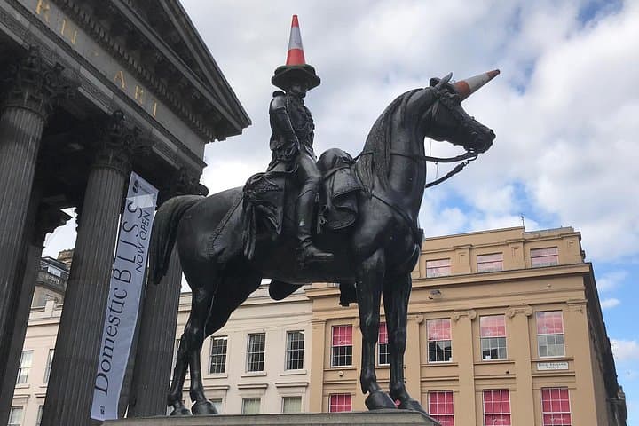 Walking Tour of Glasgow: Actor-Led Historical & Humorous City Walk (2 hrs) photo 3