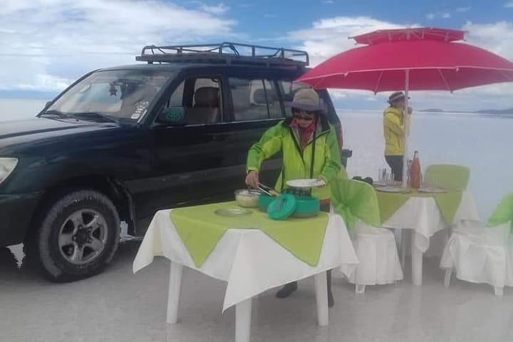 Salar de Uyuni Full-Day + Sunset: Classic Salt-Flat Tour from Uyuni photo 4