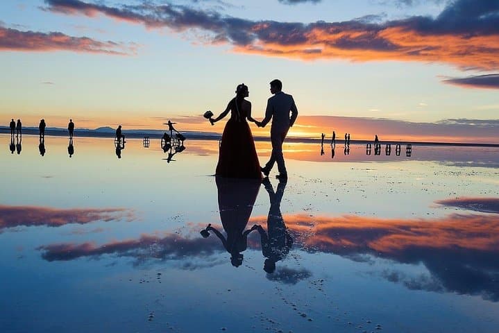 Salar de Uyuni Sunrise & Stargazing: Private 6‑Hour Salt‑Flat Photo Tour photo 6