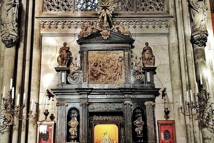 Cologne Private 2-Hour Walking Tour — Cathedral, Old Town & Eau de Cologne photo 4
