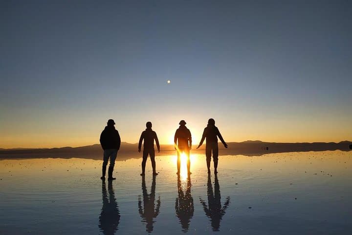 Salar de Uyuni Sunrise & Stargazing: Private 6‑Hour Salt‑Flat Photo Tour photo 3