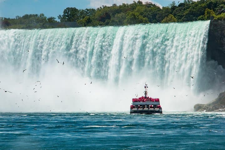 Up Close at Niagara Falls: All-Inclusive Canadian Sightseeing Tour photo 4