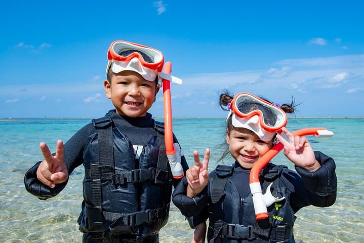 Okinawa Family Snorkel: Sea Picnic & Gentle Snorkeling in Onna for Kids 2+ photo 3
