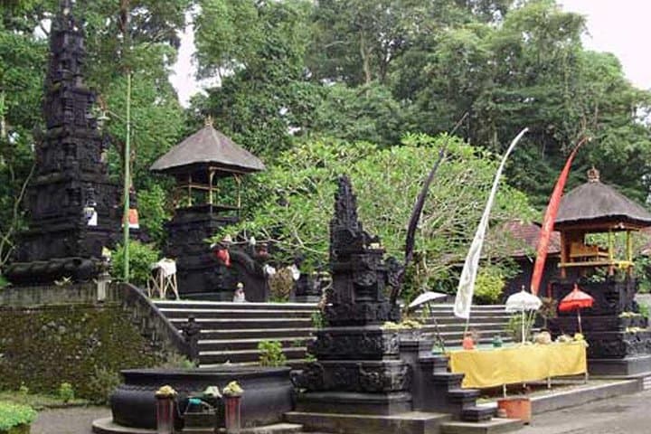 Lombok Easy Biking Tour: Suranadi Rice Fields, Springs & Lingsar Market photo 6