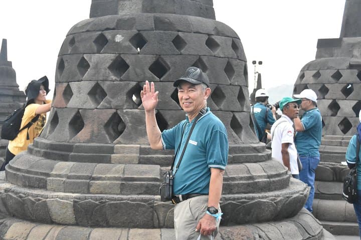 Borobudur Sunrise & VW Tour: Temple, Batik Workshop and Javanese Lunch photo 3